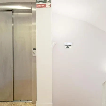 Bairro Alto Charming Bright With Ac Elevator Apartment
